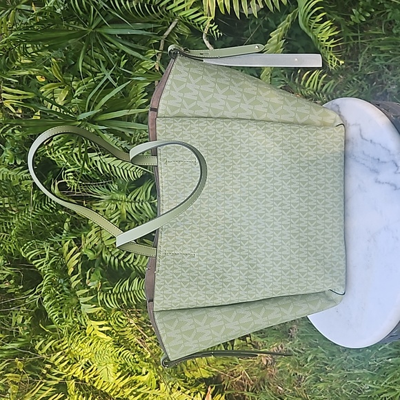 Michael Kors NWT Large Open Tote - Picture 4 of 6